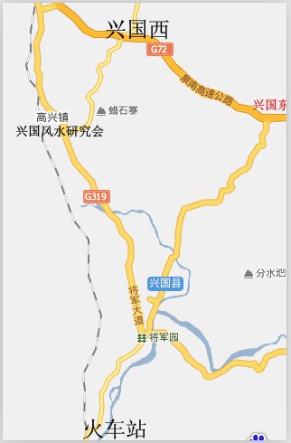 兴国县高兴镇高兴中学对面的街上,离高兴中学50米左右,319国道就从